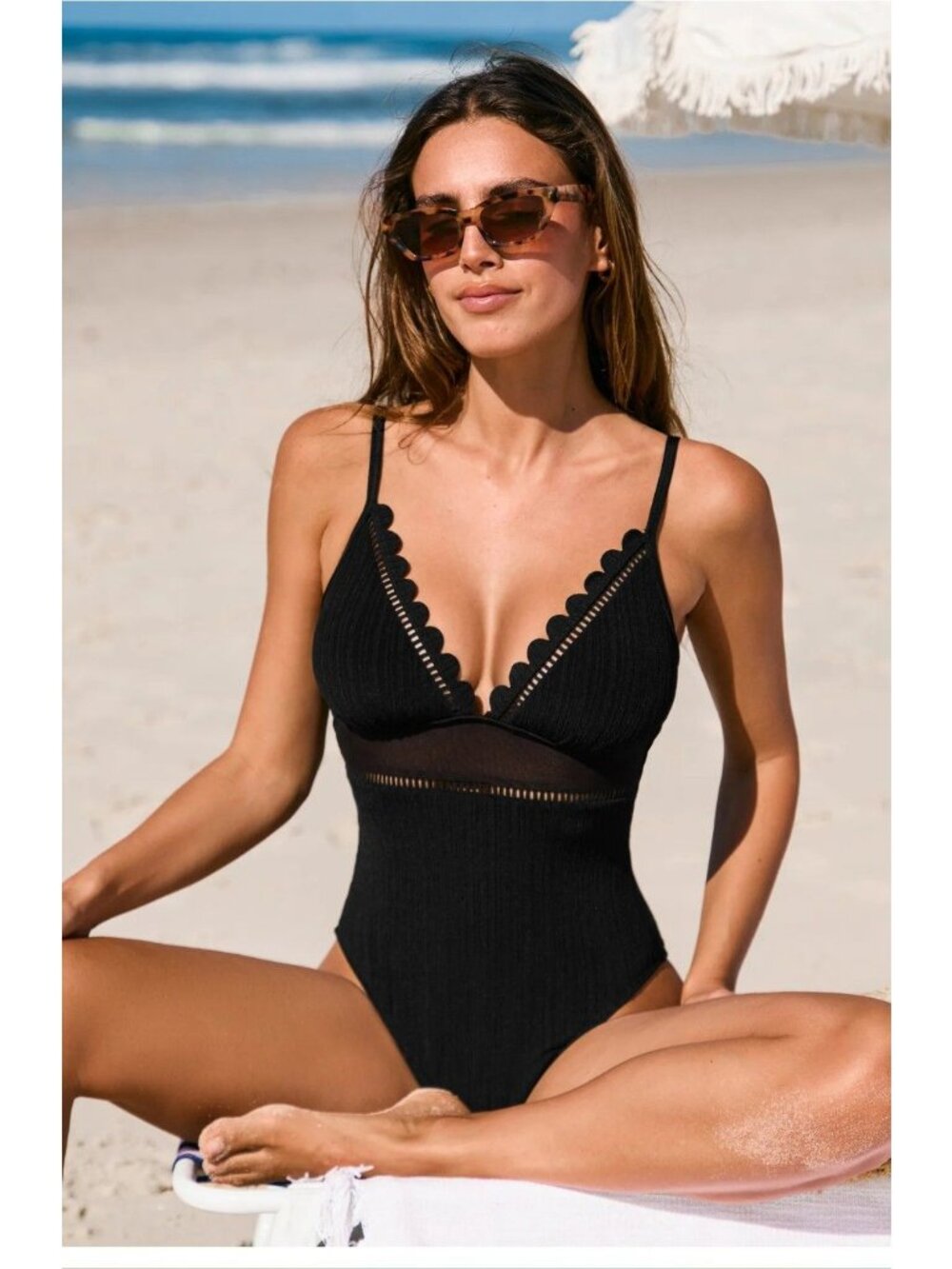Cupshe Black Scallop Trim One-Piece Swimsuit Large NWT Plunging V-Neckline NEW